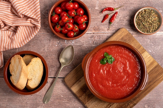 Fotografía de comida de sopa de tomate.