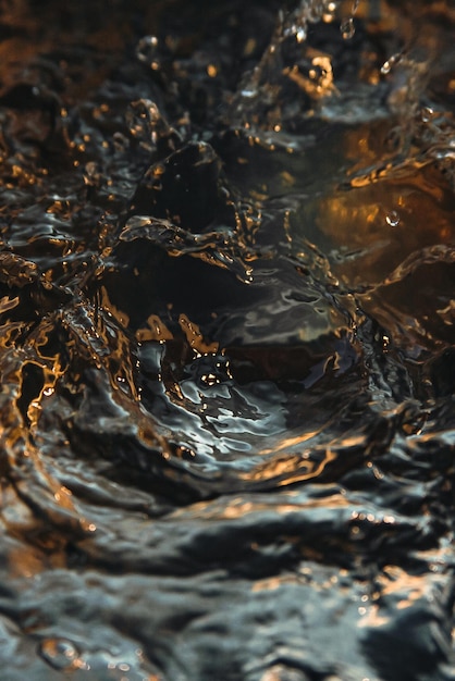 Fotografía completa del agua ondulada