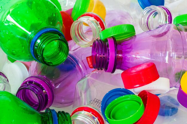 Fotografía completa de las botellas de plástico