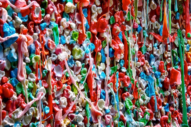 Fotografía completa de chicle multicolor colgado en el mercado