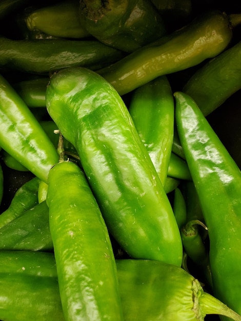 Foto fotografía completa de chiles para la venta en el mercado