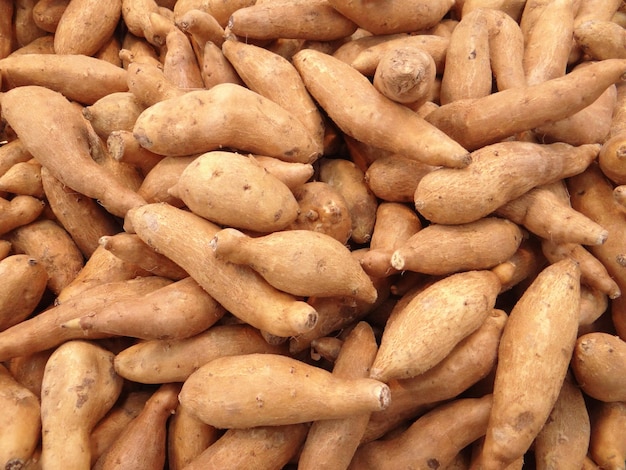 Fotografia completa de batata-doce para venda no mercado