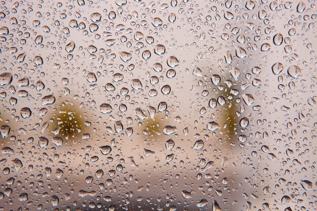 Foto fotografia completa de gotas de chuva em uma janela de vidro