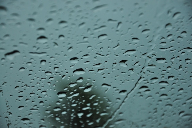 Foto fotografia completa de gotas de chuva num dia chuvoso