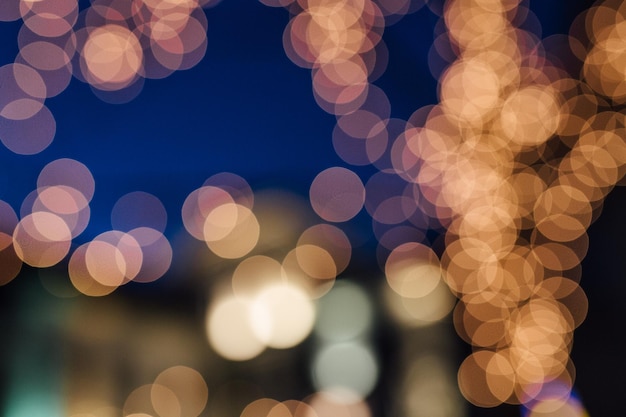 Fotografia completa de luzes desfocadas brilhando à noite