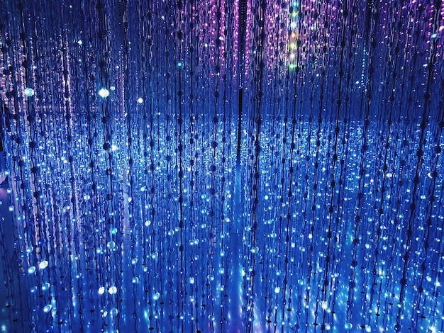 Fotografia completa de luzes iluminadas à noite