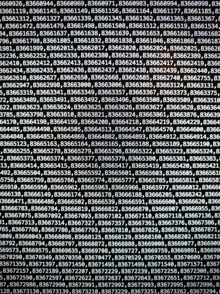 Foto fotografia completa de números no monitor do computador