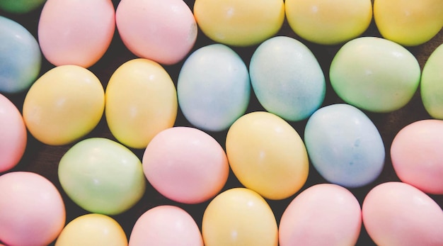 Fotografia completa de ovos de Páscoa coloridos