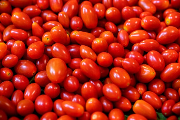 Foto fotografia completa de tomates no mercado