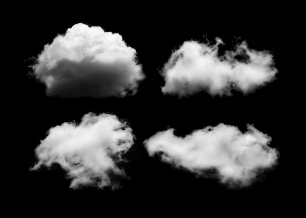 Fotografia completa de um céu nublado sobre um fundo preto
