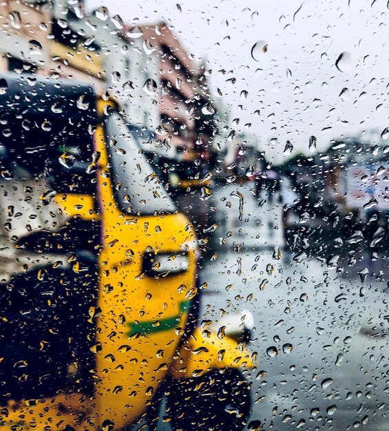 Foto fotografia completa de uma janela de carro molhada