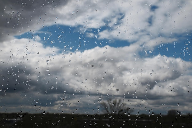 Foto fotografia completa de uma janela molhada contra o céu