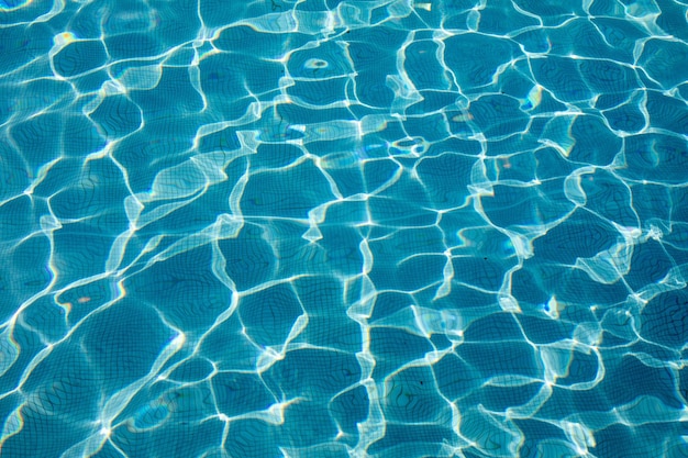 Fotografia completa de uma piscina
