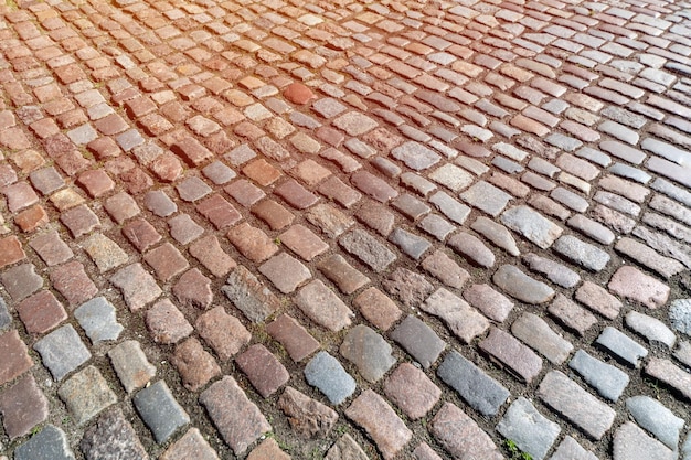 Fotografia completa de uma rua de paralelepípedos