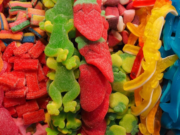 Fotografía completa de dulces coloridos para la venta en el mercado