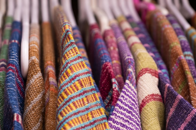 Fotografía completa de dulces de varios colores para la venta en el mercado