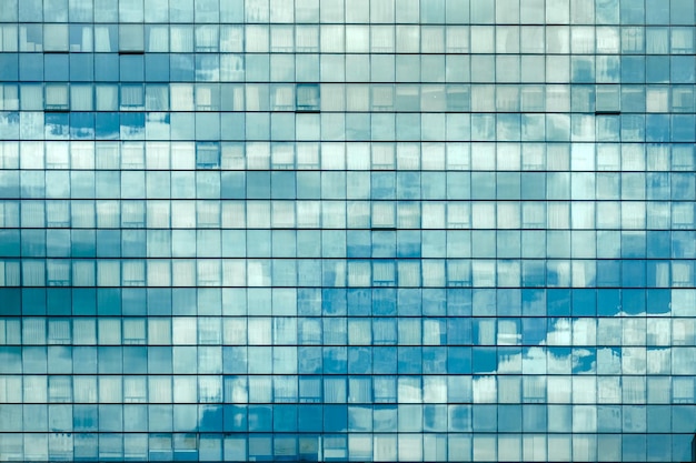 Fotografía completa de un edificio moderno de vidrio