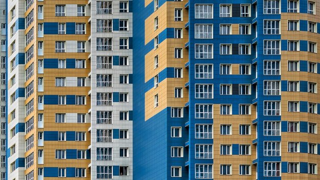 Fotografía completa de un edificio residencial