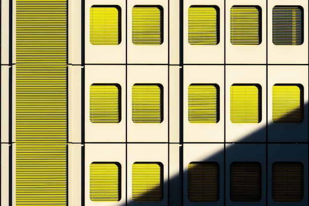 Fotografía completa del edificio