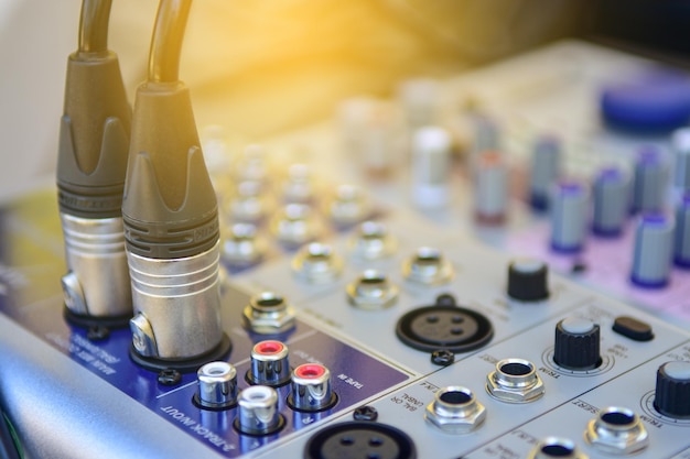 Foto fotografía completa del equipo de grabación de sonido en el estudio