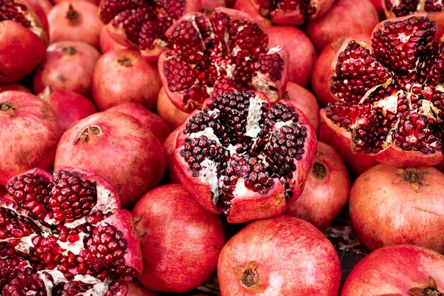 Foto fotografía completa de frutas para la venta en el puesto del mercado