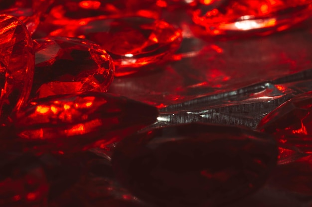 Fotografía completa de las gemas preciosas rojas