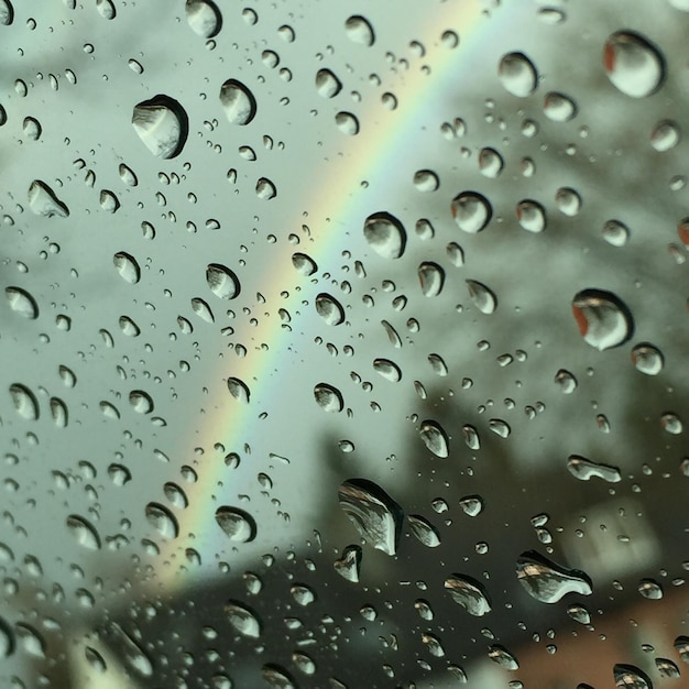 Foto fotografía completa de las gotas de lluvia en una ventana de vidrio