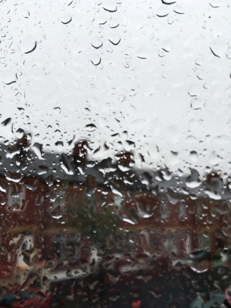 Foto fotografía completa de las gotas de lluvia en la ventana