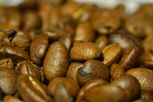 Foto fotografía completa de los granos de café tostados