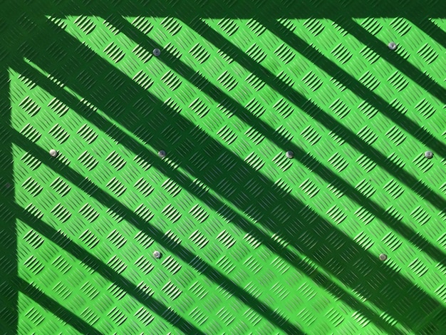Fotografía completa de la hoja metálica verde