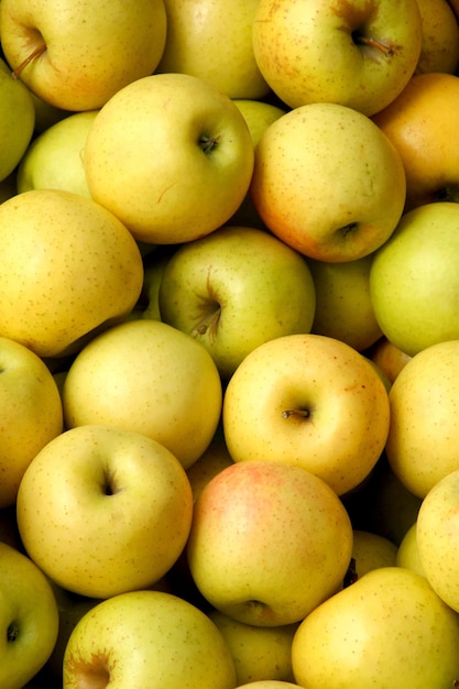 Foto fotografía completa de una manzana para la venta en el mercado