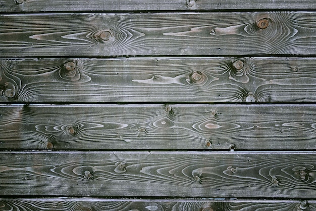 Fotografía completa de una mesa de madera