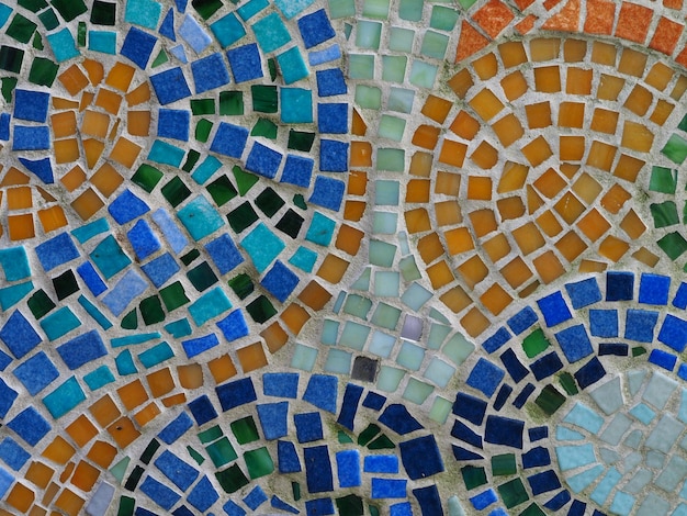 Fotografía completa del mosaico en la pared