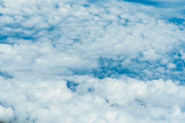 Fotografía completa del paisaje de nubes