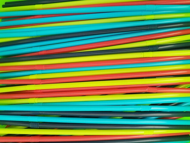 Fotografía completa de las pajitas de colores