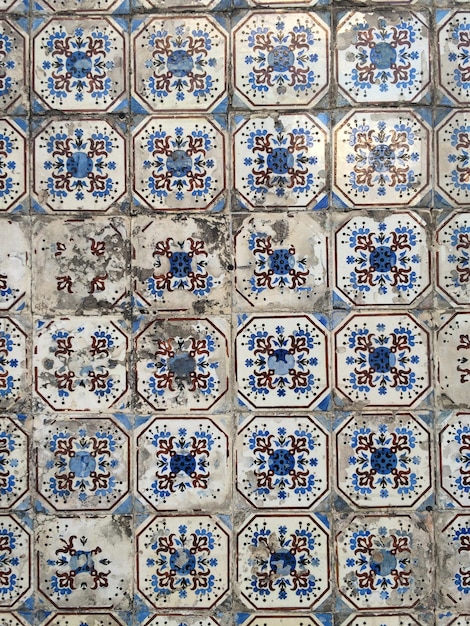 Fotografía completa de la pared de azulejos