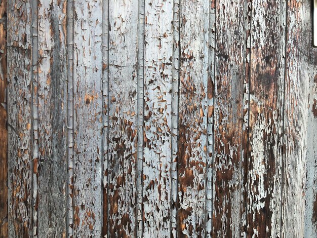 Fotografía completa de una pared de madera desgastada