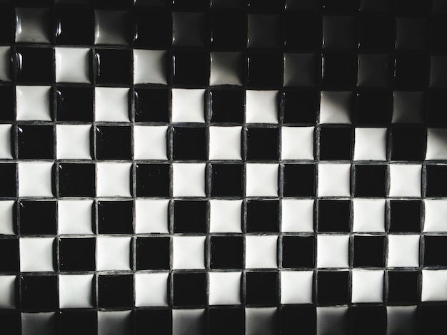 Fotografía completa de la pared con patrón de azulejos