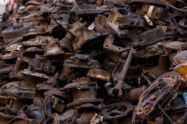 Fotografía completa de las piezas oxidadas de la máquina