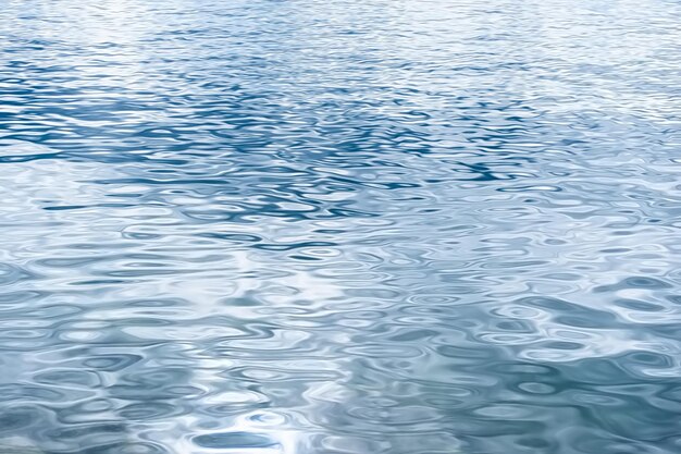 Foto fotografía completa de una piscina en el mar