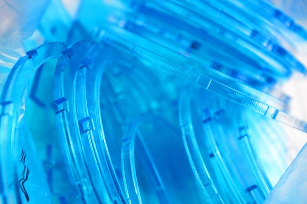 Fotografía completa de plásticos azules