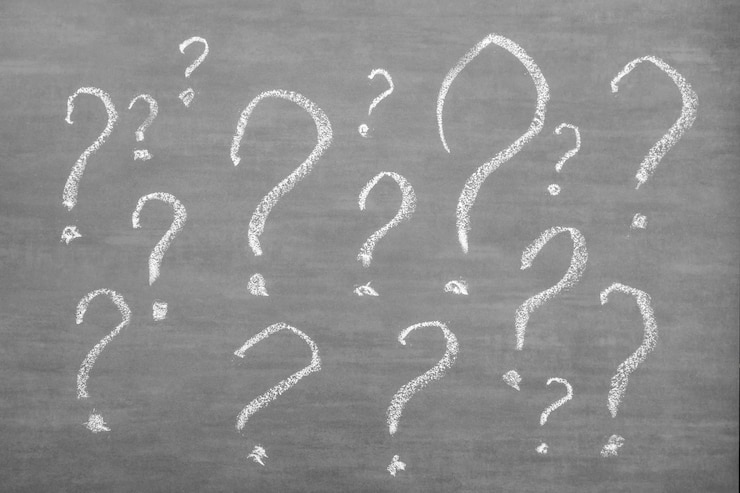 Foto fotografía completa del signo de interrogación en la pizarra