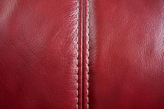 Fotografía completa del sofá de cuero rojo