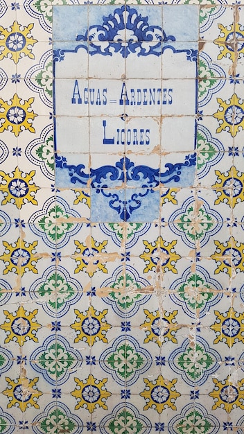 Fotografía completa del texto en la pared
