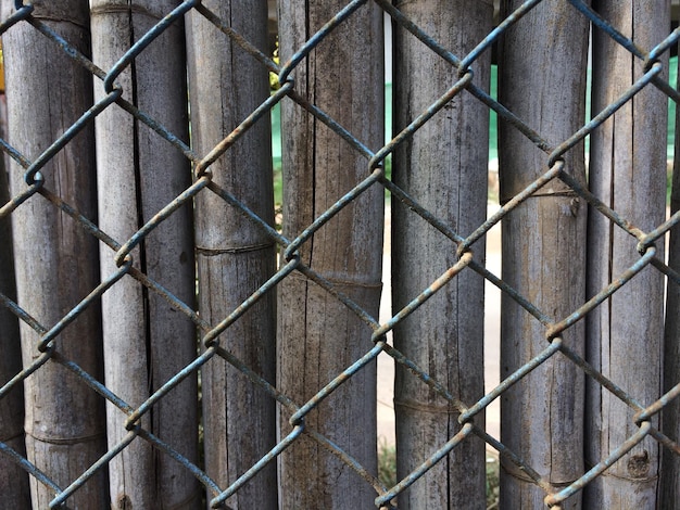 Fotografía completa de la valla de enlaces de cadena