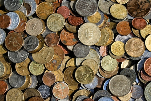 Fotografía completa de varias monedas antiguas