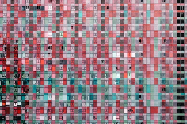 Fotografía completa de las ventanas de los edificios residenciales multicolores