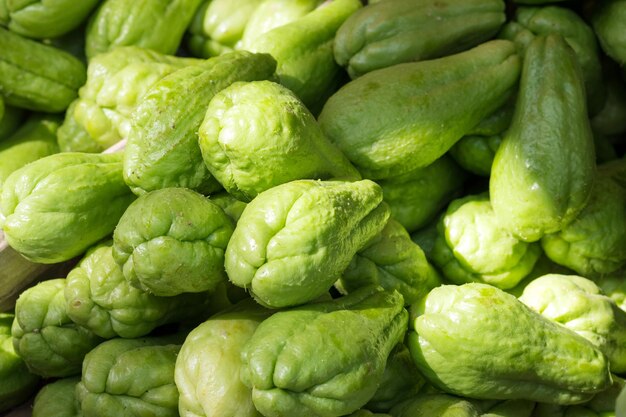 Fotografía completa de verduras en el mercado