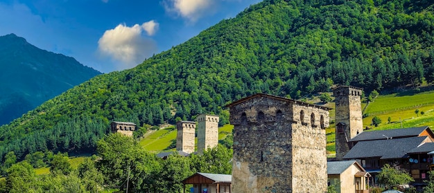 Fotografía conceptual de turismo de viajes Georgia Svaneti Mestia