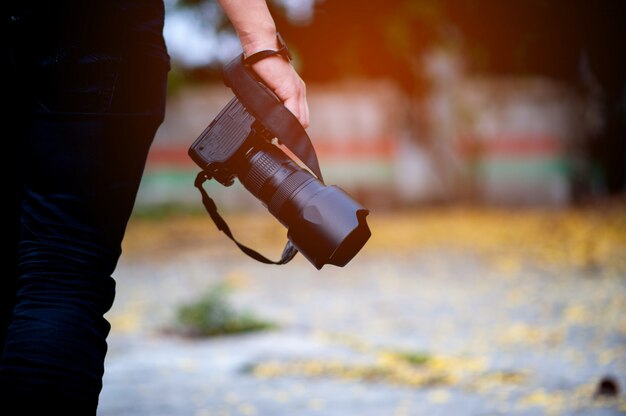 Fotografia de mão e equipamento fotográfico do fotógrafo